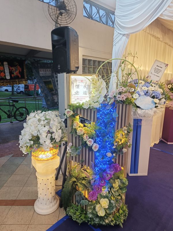 本坡设计水桂LED花圈配套 2座 / Local design flower tower wreath 2 sets